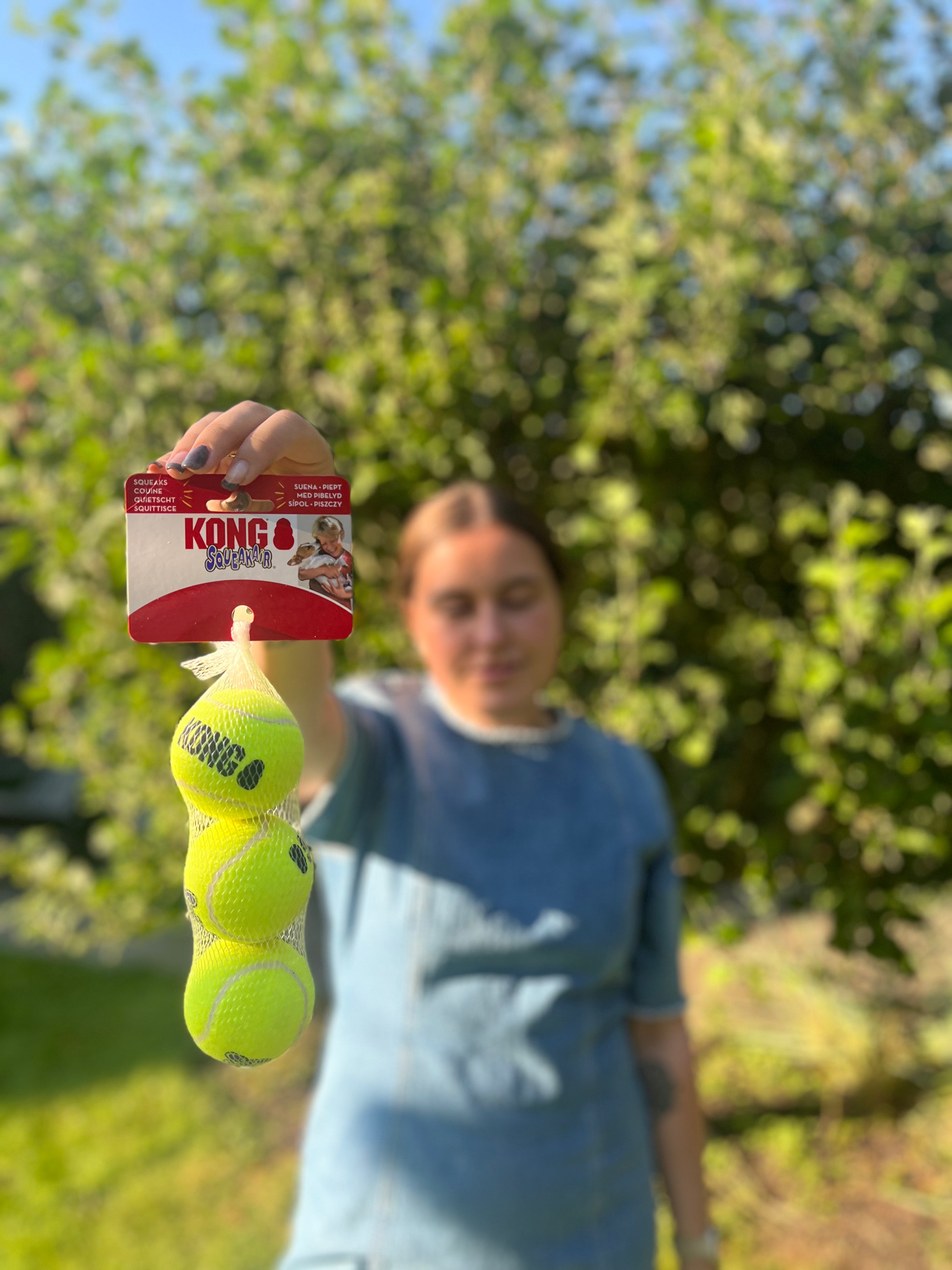 Kong Air Squeaker Tennis bold str. M 3 pak.